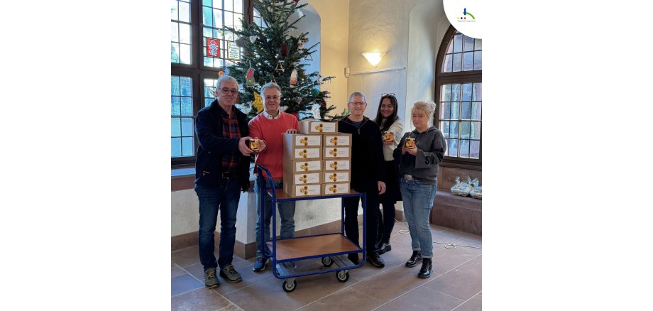 Übergabe Honigspende Dezember 2025 Übergabe Honigspende Dezember 2025
