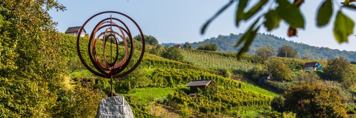 Skulptur in den Weinbergen