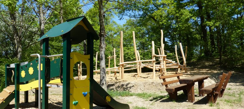 Waldspielplatz Schlossberg mit Klettergerüsten