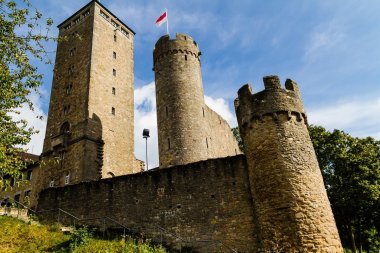 Außenansicht der Starkenburg Heppenheim