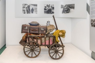 Flüchtlingswagen in der Dauerausstellung des Museums