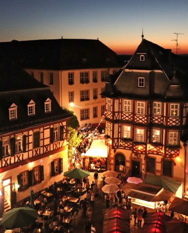 Der Bergsträßer Weinmarkt im Abendlicht