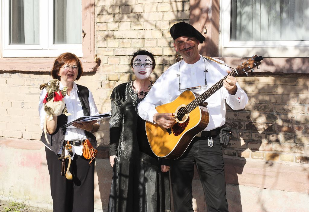 Ratz Pfeifer Laternenführung Gästeführer mir Ratten Handpuppe, Gitarre und Kostümen