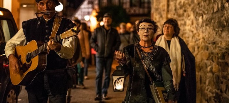 Laternenführung Beleuchtete Laterne in der Heppenheimer Altstadt