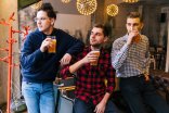 Kinder an der Bar