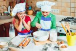Koch Treff Kinder kochen zusammen