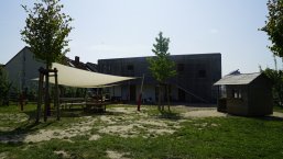 Außenansicht Kita Räuberhöhle