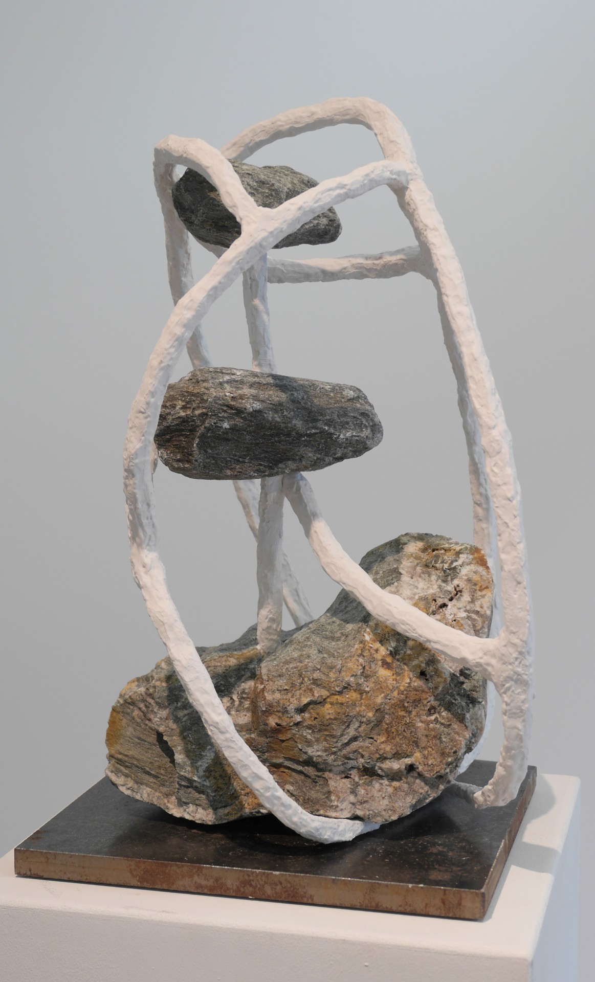konnektiv V, Basalt-Mineralacryl
