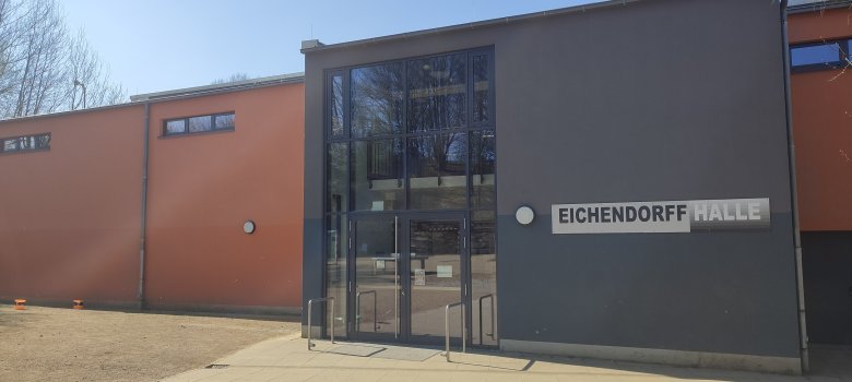 Eichendorff-Halle Kirschhausen Außenansicht Eichendorff-Halle Eingangsbereich