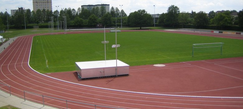 Stadion Rasenfläche mit Tartanbahn