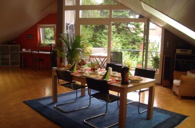 Wohnzimmer mit Esstisch