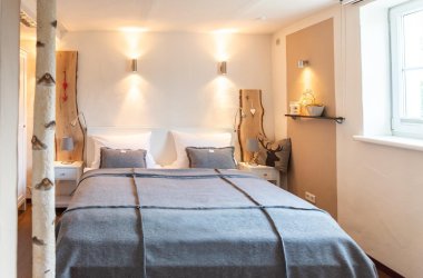Schlafzimmer mit Doppelbett