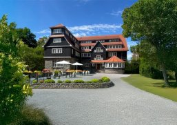 Außenansicht Wohnpark Hotel Heppenheim mit Zufahrt